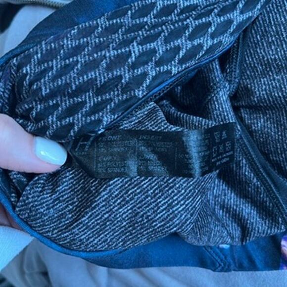 Peloton Wear it to Heart Diamond Print Logo Sports Bra Size Small - Picture 4 of 5